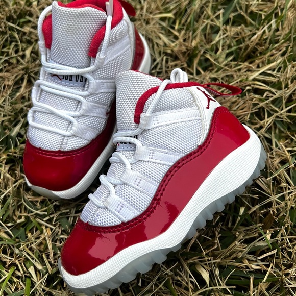 Cherry All Red Concord Jordans CLEAN Air Jordan 11 XI Retro Size